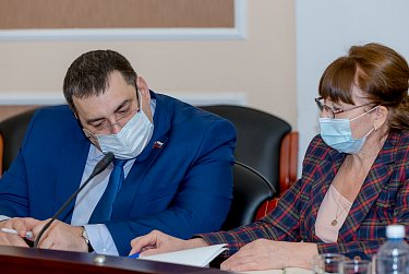 Депутаты направят более 128 млн рублей на поддержку школ и детских садов